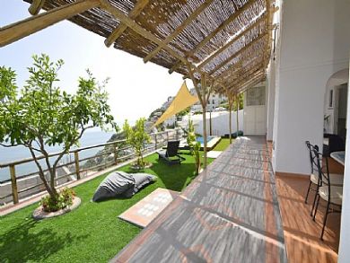 Private villa sleeps 6 in Praiano with pool by the Sea